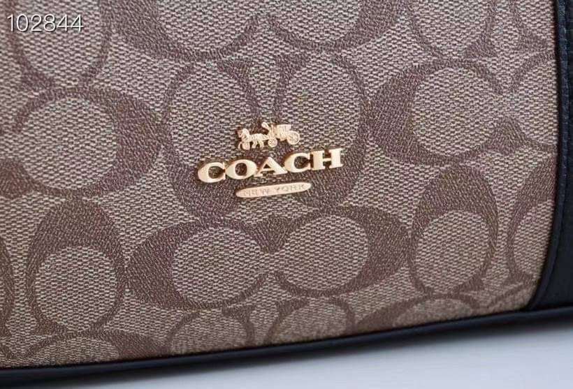 COACH 2319 MAY TOTE IN COLORBLOCK SIGNATURE CANVAS กระเป๋าโท้ท ดีไซน์ใหม่ล่าสุด!! 💕💕 เก๋ตรงปากกระเป๋า คล้ายกระเป๋าซ้อนในตัว สีตัดกับตัวกระเป๋าได้อย่างลงตัว ทรงสวย ใบใหญ่ใส่ของได้เยอะ เปิด-ปิดด้วยซิป รูดใช้งานง่าย ภายในโล่งกว้าง ด้านหลังมีช
