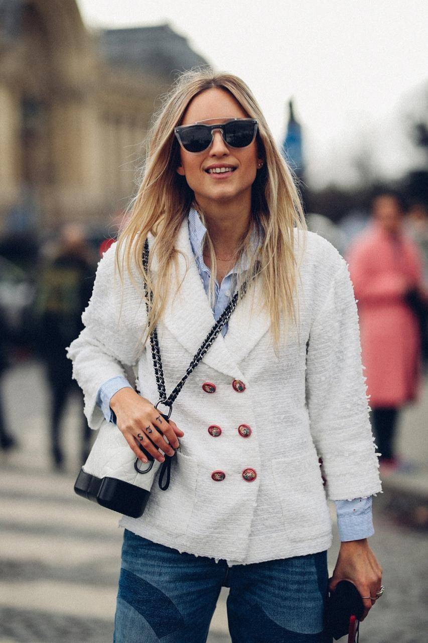 8" CHANEL SHOULDER BAG / CHANEL GABRIELLE HOBO BAG ไซส์คลาสสิค กระเป๋าสะพายข้าง/ไหล่ หนังสังเคราะห์ นิ่ม หรู มาพร้อมพวงกุญแจสัญลักษณ์แบรนด์ พิเศษ!! สายคล้อง jumbo font เพิ่มดีเทลความแพง อะไหล่พร้อมโซ่สะพายสีทองสลับสีเงินรมดำ สามารถสะพาย crossbody หรื