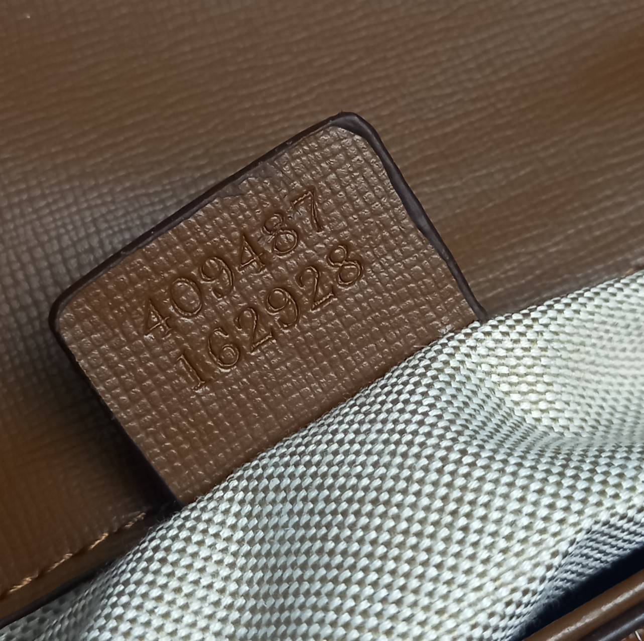 GUCCI HORSEBIT 1955 MINI BAG กระเป๋า crossbody รุ่นฮิต สุดหรูหรา คลาสสิค จุของสำคัญได้เยอะ มาพร้อมสายสะพายยาว 2 เส้น สามารถ ปรับระดับได้ ถอดออกได้ รุ่นนี้ใช้งานดีมาก บอกต่อกันถึงที่สุด ใช้ได้ทุกโอกาส เป็นอีกรุ่นที่โดดเด่นมากๆ