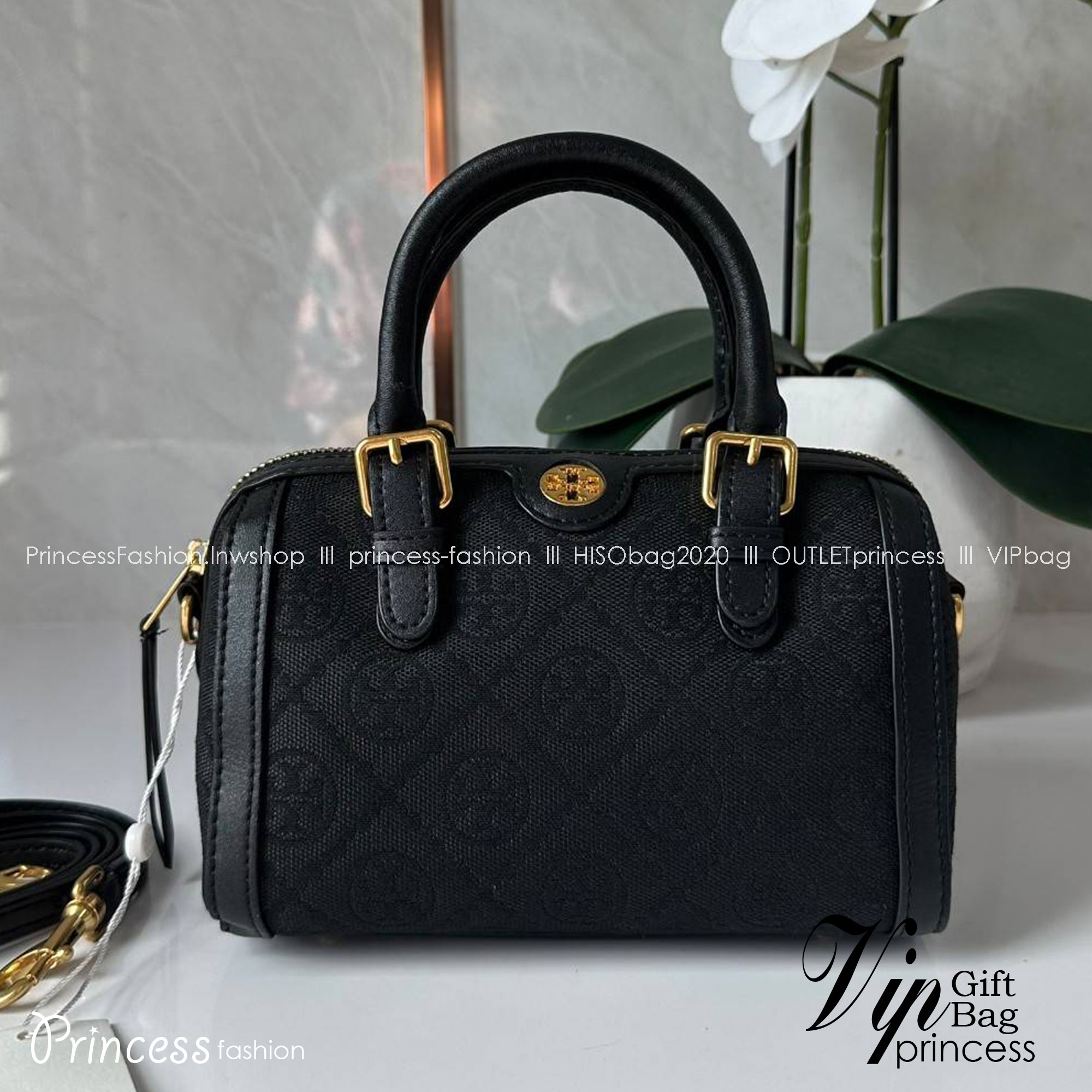 Small TORY BURCH T MONOGRAM PETITE BARREL BAG in black / Tory Bucket Bag สีดำคลาสสิก กระเป๋าทรงขนมจีบ กระเป๋าทรงหมอนดีไซส์มินิน่ารัก