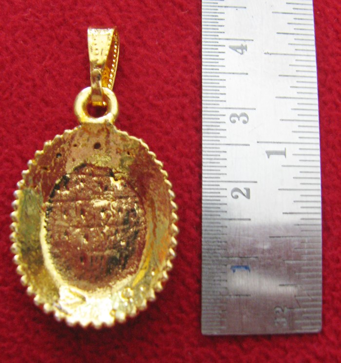 สินค้าหมดค่ะ ล็อกเก็ตพระแม่อุมาเทวีขี่เสือพื้นสีส้ม-ฟ้าล้อมเพชรพร้อมใบคาถาค่ะ