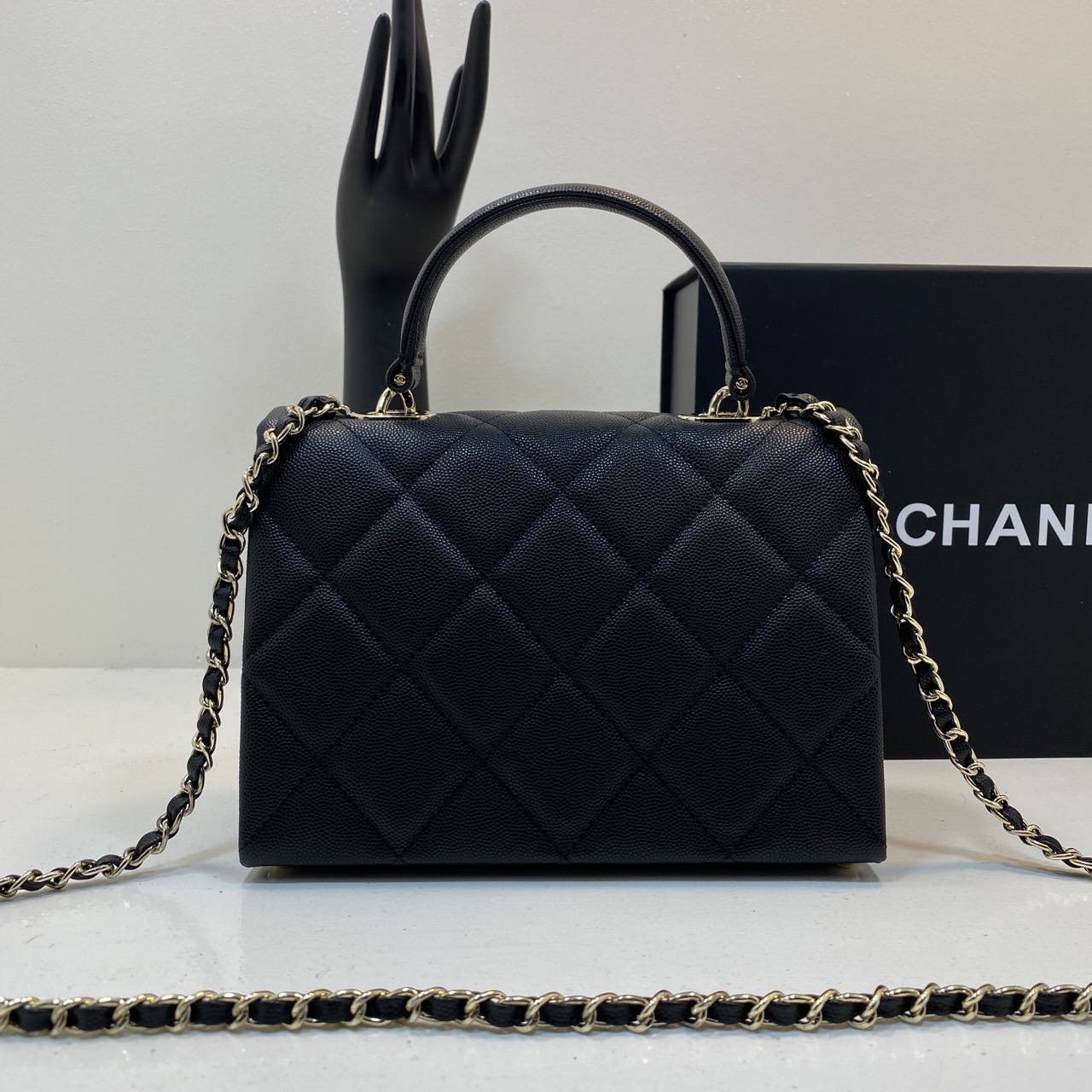 CHANEL 23S Classic Top Handle Flap Bag / Chanel Flap Bag With Top Handle กระเป๋าสะพายคลาสสิก สวยหรูตามเอกลักษณ์แบรนด์