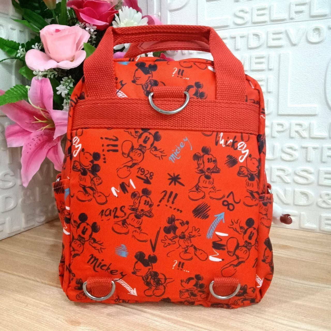 KIPLING 3 WAYS MINI BACKPACK ซับในตาราง 👍กระเป๋าสะพายรุ่นใหม่วัสดุ Nylon & Polyester 100% 👍หูหิ้วมีลายปั้มแบรนด์ 👍สายสะพายยาวเลื่อนปรับได้ถอดได้ 👍สามารถถือหรือสะพายได้ จะสะพายไหล่ สะพายเฉียง Crossbody หรือจะคล้องสายเป็นเป้ส