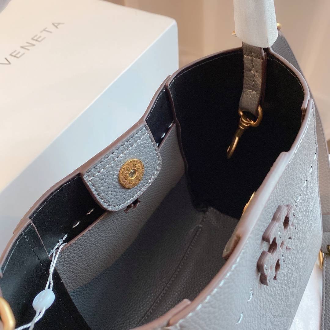 TORY BURCH MCGRAW MINI BUCKET BAG กระเป๋าสะพาย *วัสดุหนังวัวแท้ หนังนุ่ม หนังหอม น้ำหนักเบามากกก!