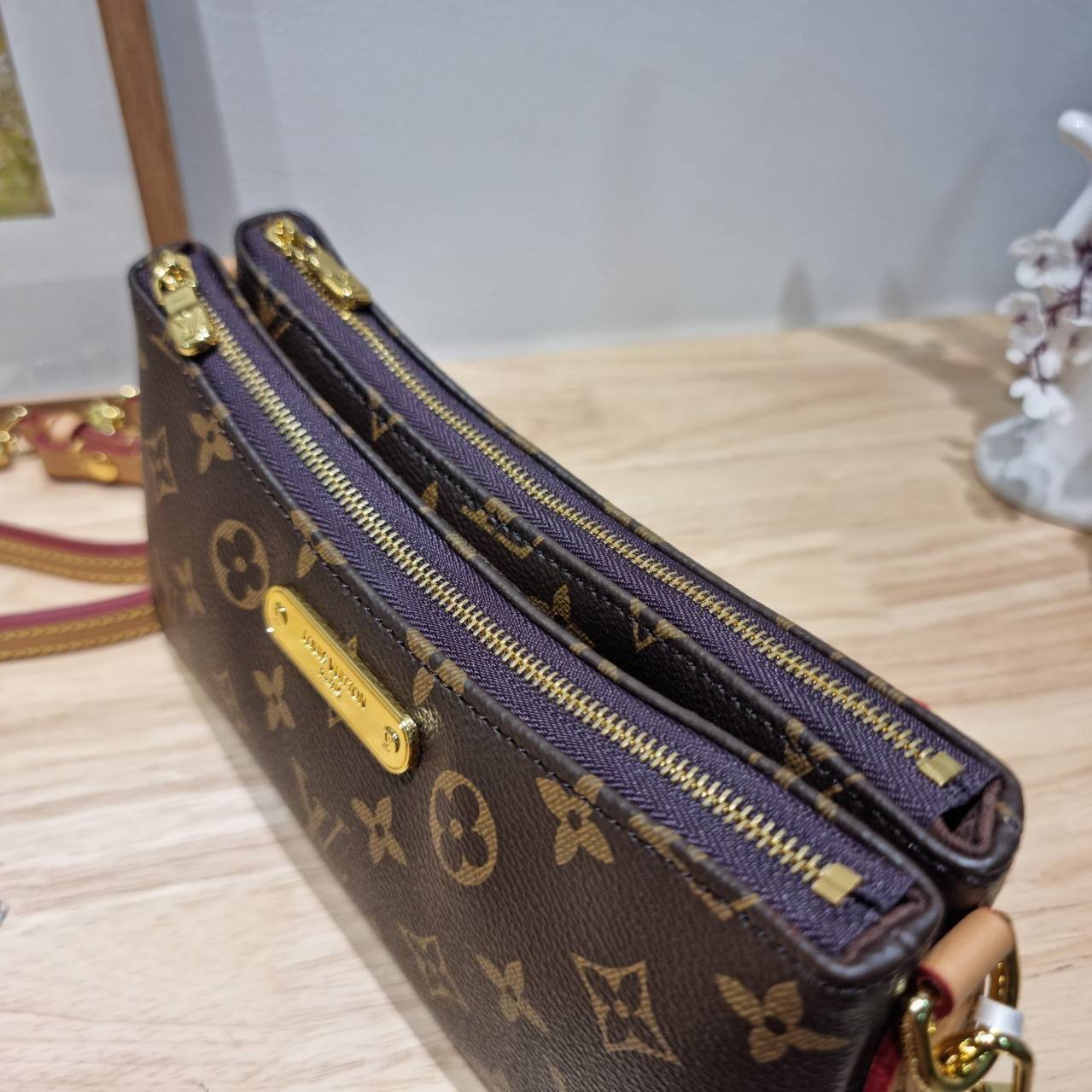 LV liv pochette กระเป๋าสะพายทรงสวย เป็นเอกลักษณ์ ดีไซน์ลวดลายโมโนแกรมเรียบหรู