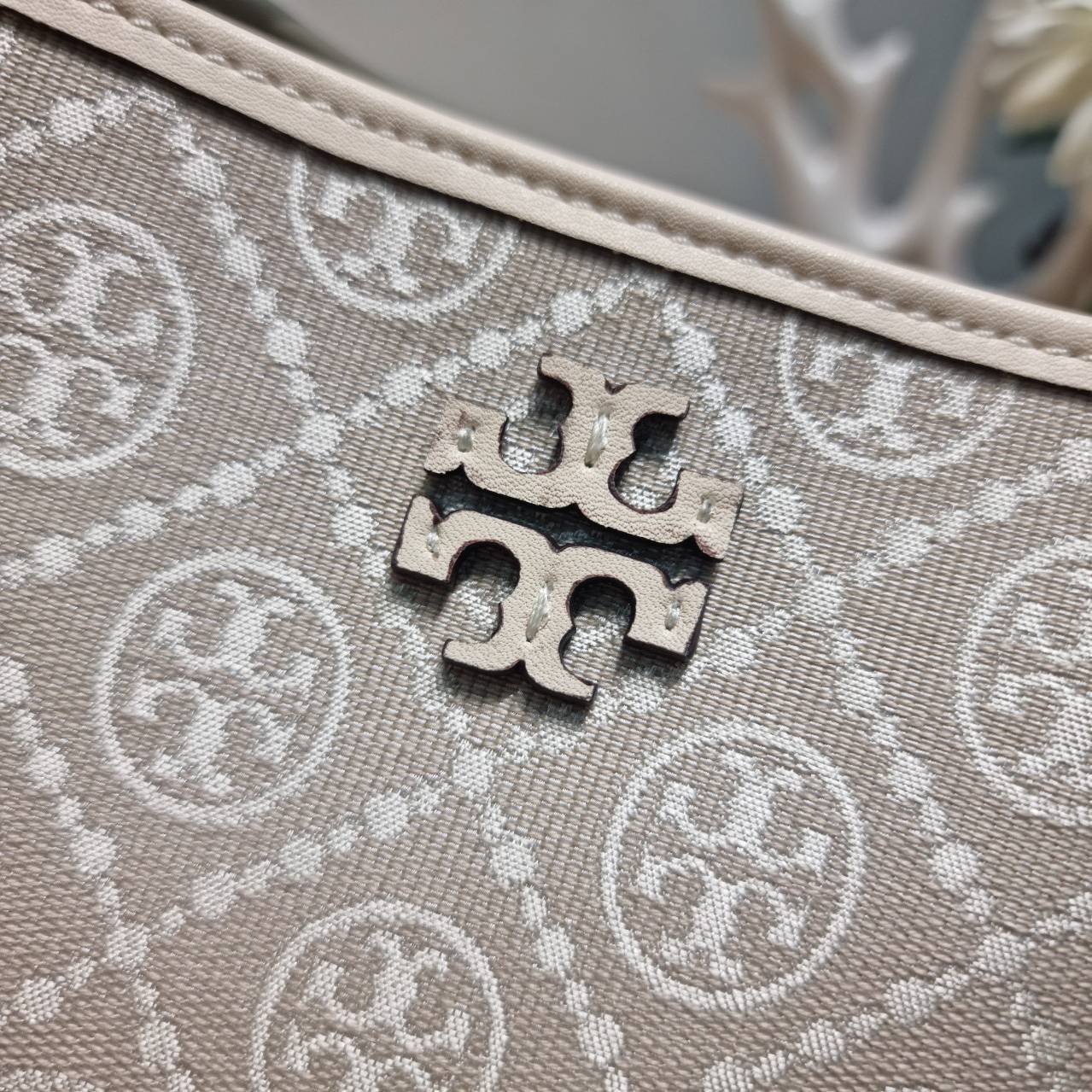 TORY BURCH SMALL T MONOGRAM MCGRAW BUCKET BAG กระเป๋าทรงบัคเก็ตโมโนแกรม เกรดออริ สลับแท้ 1:1 ใช้งานต่างประเทศได้