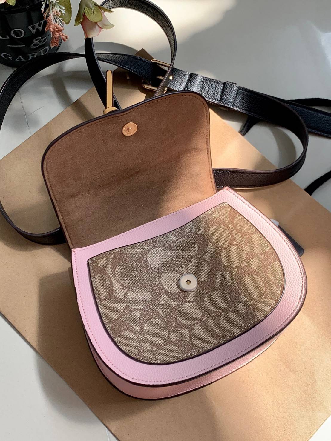 OUTLET 】COACH REMI SADDLE BAG IN COLORBLOCK ((1330)) รุ่นแนะนำ คลาสสิคน่าใช้มากๆ วัยใสๆใช้ดีค่ะ 😘 พร้อมส่งที่ไทยอีกครั้ง! กระเป๋าสะพายข้าง//ครอสบอดี้ร์//หรือทบเป็นสายคู่สะพายไหล่ได้ค่ะ แล้วแต่ชอบเลยค่ะ! วัสดุหนังแท้ ลายหนังสวยมากๆค่ะรุ่นนี้ หลงรัก