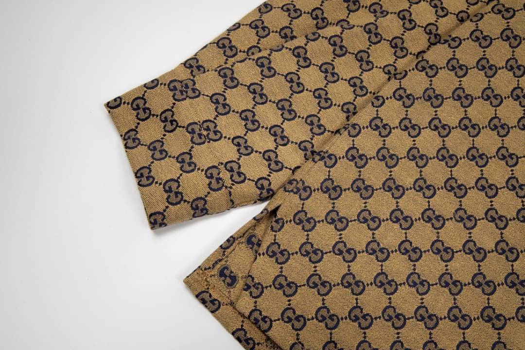 GUCCI Monogram Shirt / Gucci shirt เกรดออริจินอล มีป้ายแท็กที่คอเสื้อ ใส่ได้ทั้งผู้หญิงผู้ชาย พร้อมส่งที่ไทย ภาพสินค้าถ่ายจากงานขายจริง ใช้งานต่างประเทศได้