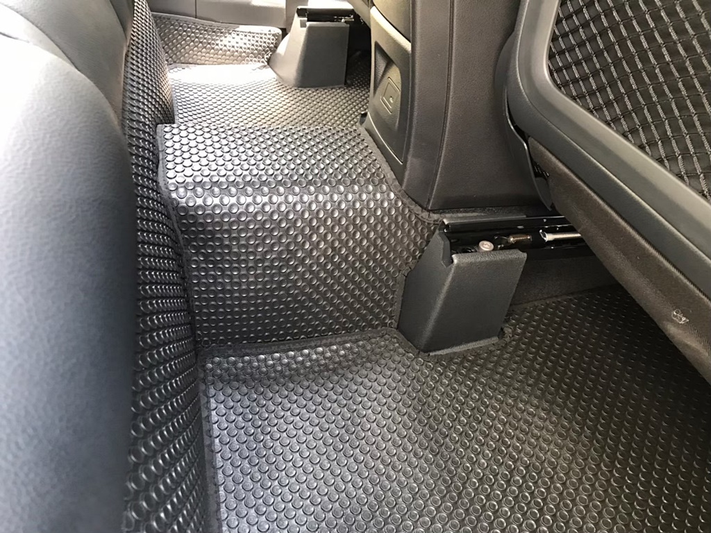 ยางปูพื้นรถยนต์ BENZ GLA W247 ปี2020-27 พรมกระดุมเม็ดเล็ก เข้ารูป ตรงรุ่นรถ เต็มคัน