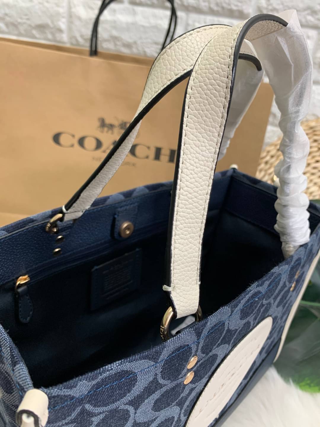 ของแท้ 💯% COACH DEMPSEY CARRYALL IN SIGNATURE JACQUARD WITH PATCH (COACH C2826) 🌈สินค้าขายดี รอบทีาแล้วใครไม่ทัน รอบนี้ห้ามพลาดจร้าา