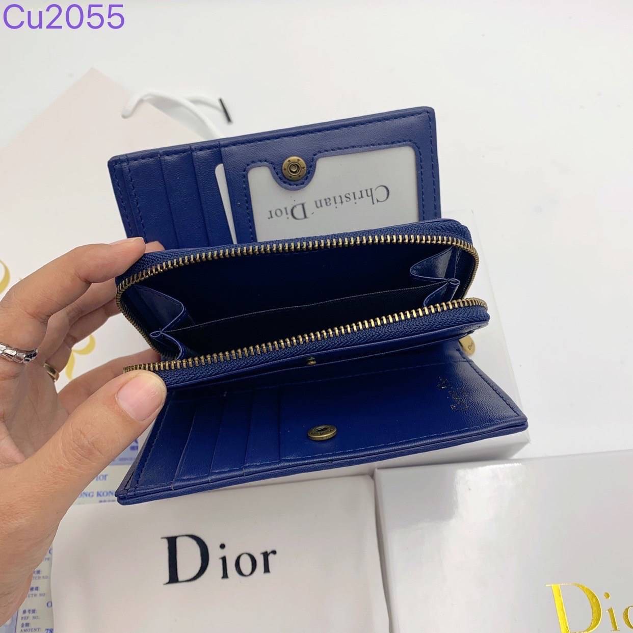 DIOR Zipped Wallet jacquard leather / DIOR Card Holder กระเป๋าสตางค์ ใบกลางแบรนด์หรู พร้อมช่องซิปกลาง ใส่บัตร ใส่ธนบัตรได้เยอะ ครบจบในใบเดียว พร้อมส่งที่ไทย ภาพสินค้าถ่ายจากงานขายจริง ใช้งานต่างประเทศได้