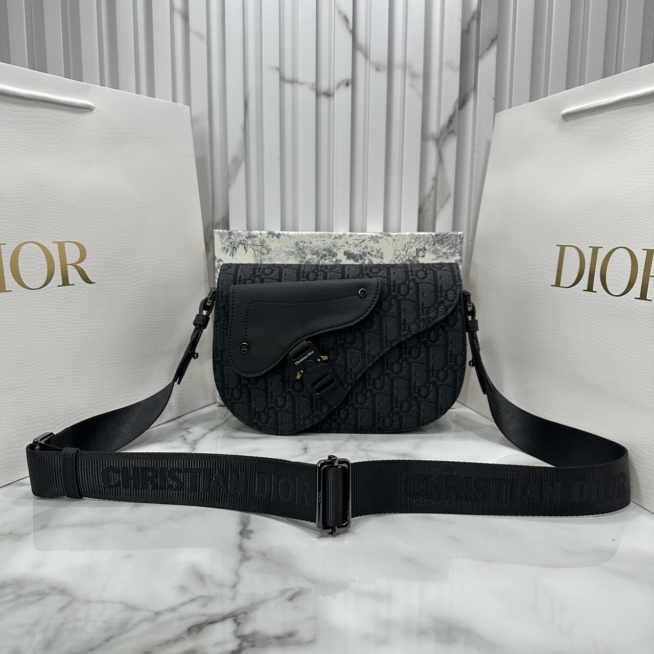 DIOR Saddle Messenger Bag Oblique Jacquard and Grained Leather กระเป๋าสะพาย Saddle pouch คู่ใจท่านชาย เอกลักษณ์ที่หรูหราตลอดกาล เกรดออริ 1:1