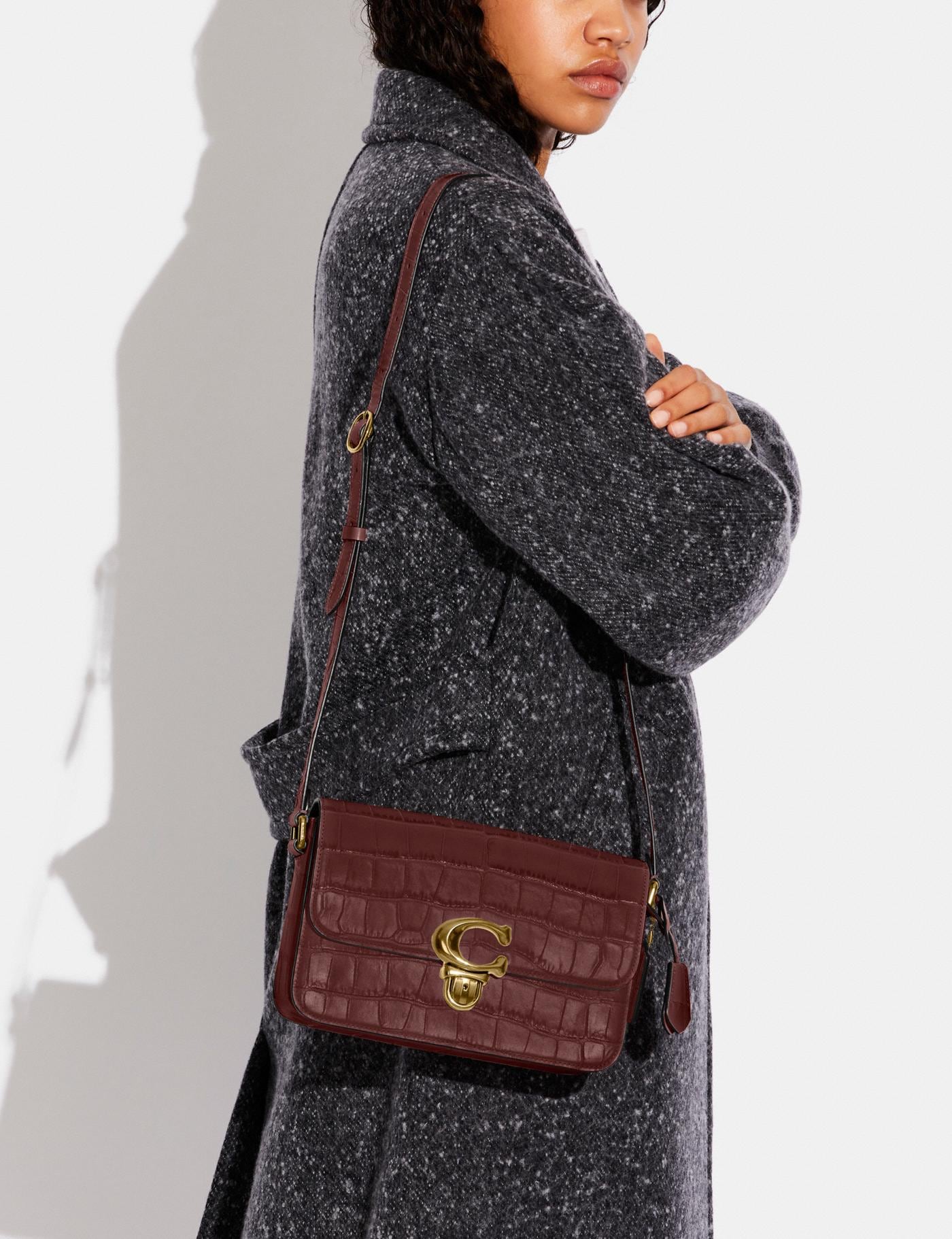 COACH CROCODILE EMBOSSED LEATHER STUDIO SHOULDER BAG (COACH C6640)🌺เอาซิ๊!!ใครอดใจไหวให้รู้ไป!! สวยตาแตก!! ปรับลุคให้ดูแพง แบบไม่ปรานีกันล่ะคราวนี้!// กระเป๋าถือ กระเป๋าสะพาย อีกหนึ่งคอลเลคชั่นสุดตะลึงตา หรูหรา! เวอร์วังอลังสร้าง! ที่ดูแพงม๊ากก!!/