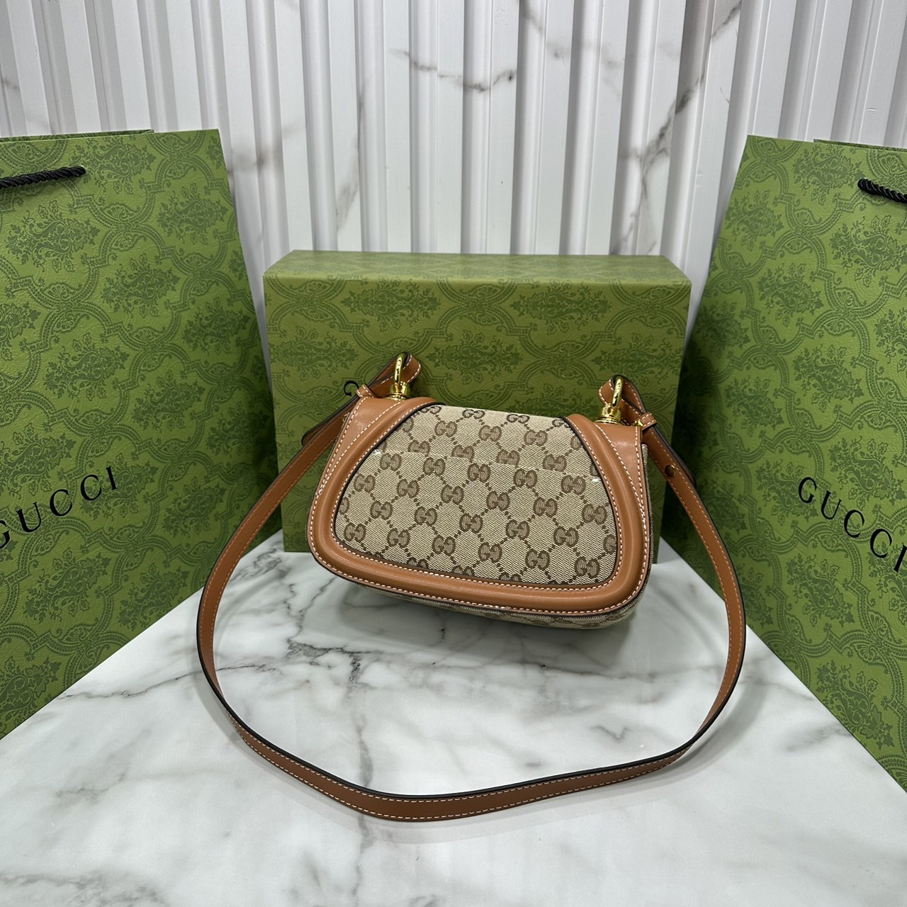 Gucci Blondie mini shoulder bag กระเป๋าสะพายรุ่นใหม่สุดไอคอนนิก ไซส์มินินน่ารักน่าใช้ ดีไซน์วินเทจยุค 70 เป็นความหรูหราที่สามารถใช้งานได้จริง