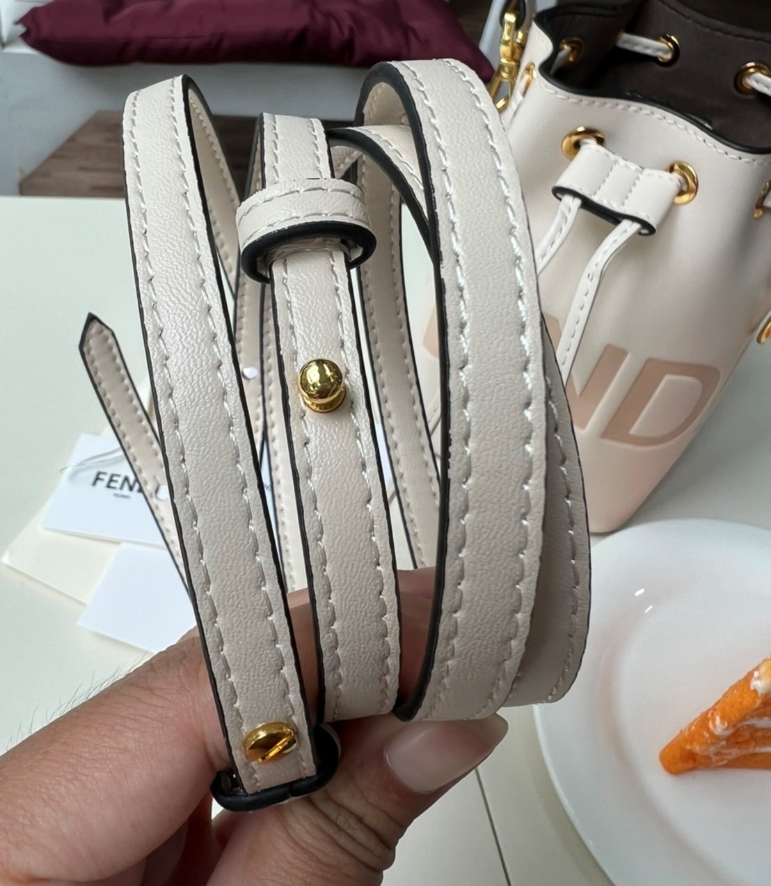 FENDI Mon Tresor Mini Leather Bucket Bag / FENDI Bucket Bag พร้อมส่ง กระเป๋าถือหรือสะพายข้างทรงบัคเก็ต ทรงขนมจีบ ลายแบรนด์ อะไหล่ทองหรูหรา