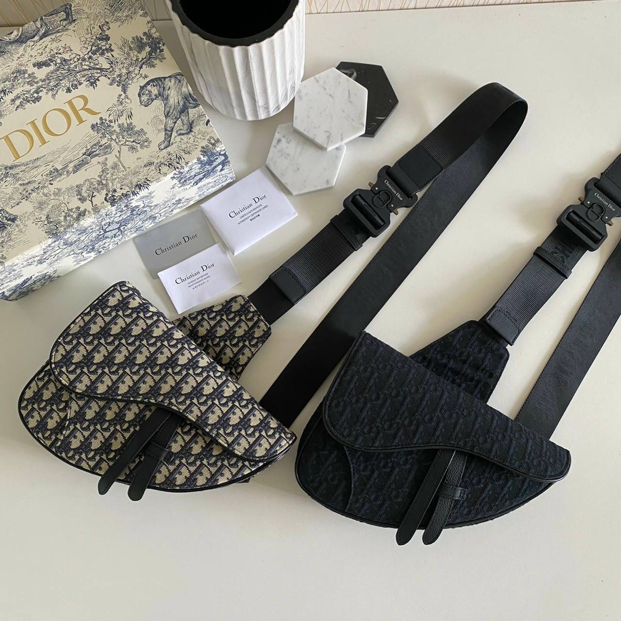 VIP 】𝐂𝐇𝐑𝐈𝐒𝐓𝐈𝐀𝐍 𝐃𝐈𝐎𝐑 SADDLE BAG Black Dior Oblique Jacquard พร้อมส่งที่ไทย 2 สีสุดคลาสสิก กระเป๋าสะพายข้าง สายปรับขนาดได้ จุของได้เยอะ ใช้ได้ทั้งหญิงชาย