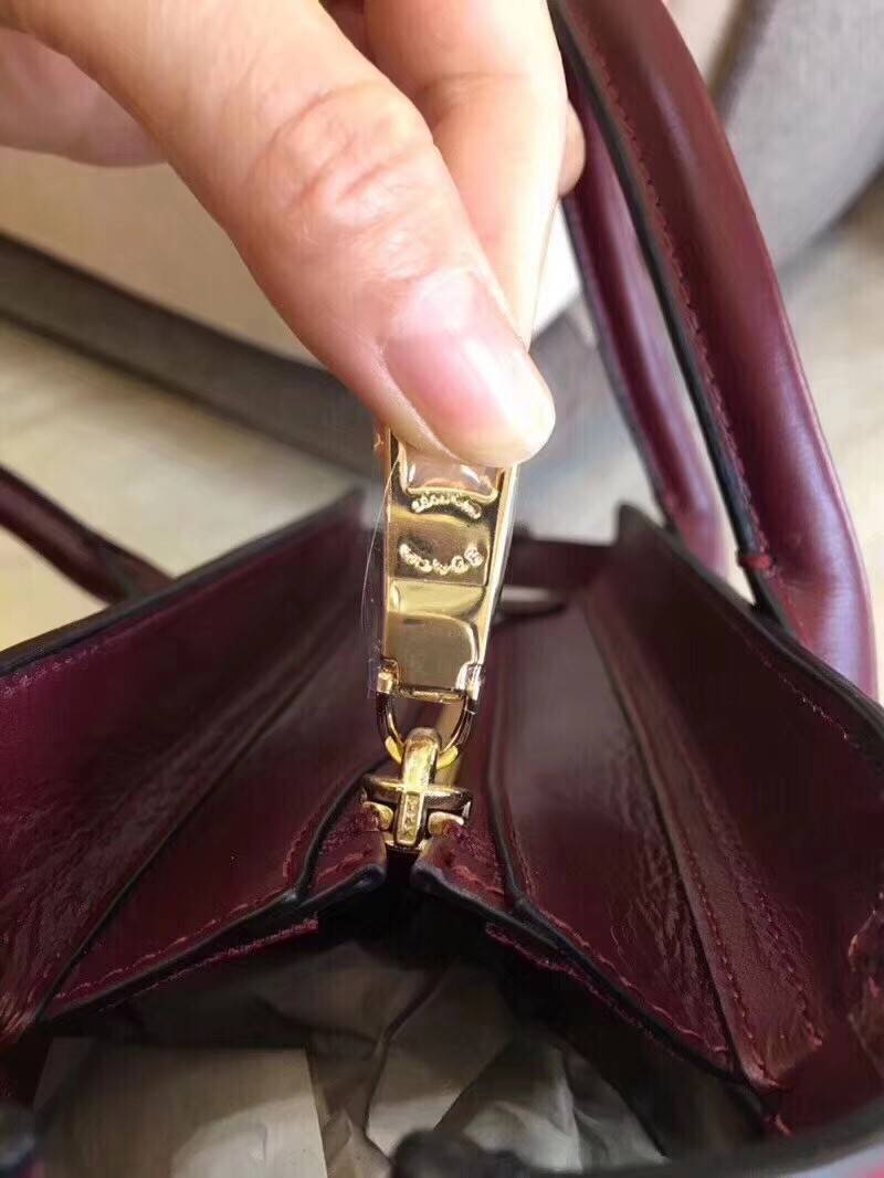 Coach Swagger 27 Pebble Leather Satchel Black Detail : กระเป๋าcoach ทรงสวย ไม่มีวันเฉย ดีเทลด้านหน้ากระเป๋าเยอะ ชิคไปอีกแบบ ภายในกว้าง ใส่ของได้มาก แถมจะถือก็ได้ หรือ สะพายกระเป๋าก็ดี มีจำนวนไม่เยอะ ใครยังไม่มีใบนี้ รีบจับรีบจองกันเลยนะคะ