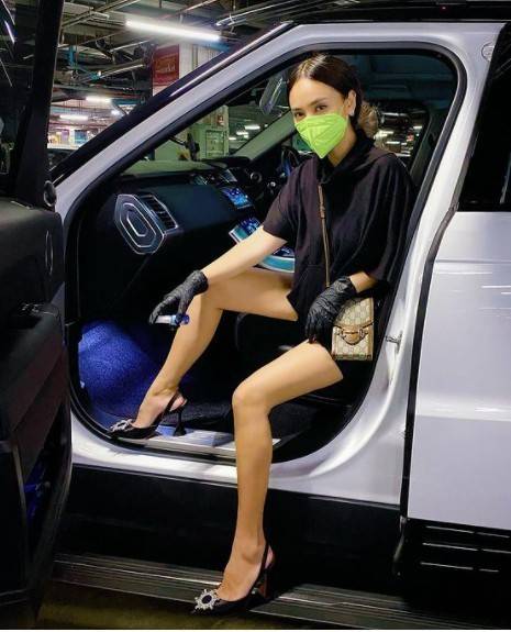 VIP GIFT 】หนังแท้ GUCCI Horsebit 1955 mini bag กระเป๋าสะพาย กระเป๋าใส่โทรศัพท์ งานแฟชั่นคลาสสิก ขอบหนังวัวแท้สีน้ำตาล อะไหล่สวย ดีไซต์สัญลักษณ์วงแหวนตามแบบฉบับ GUCCI มาพร้อมกล่องแบรนด์และสายสะพายยาวที่สามารถปรับระดับได้ พร้อมส่งให้สะพาย สวยๆ กันแล้ววันนี้