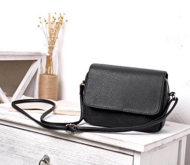 กระเป๋าสะพาย H&M รุ่น cross body bag มี 4 สี : ดำ , ชมพูนู๊ด , เหลือง , มิ้นท์