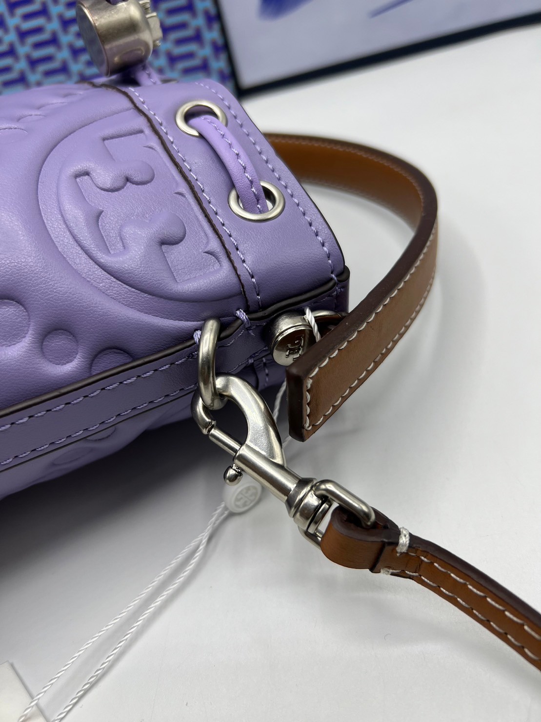 6 สี Tory Burch Puffy Mini / Tory burch T Monogram Puffy Patent Mini Bucket Bag / Tory Bucket Bag กระเป๋าบัคเกต size เล็ก โดดเด่นด้วยโลโก้ตัวนูนปั๊มด้านหน้า