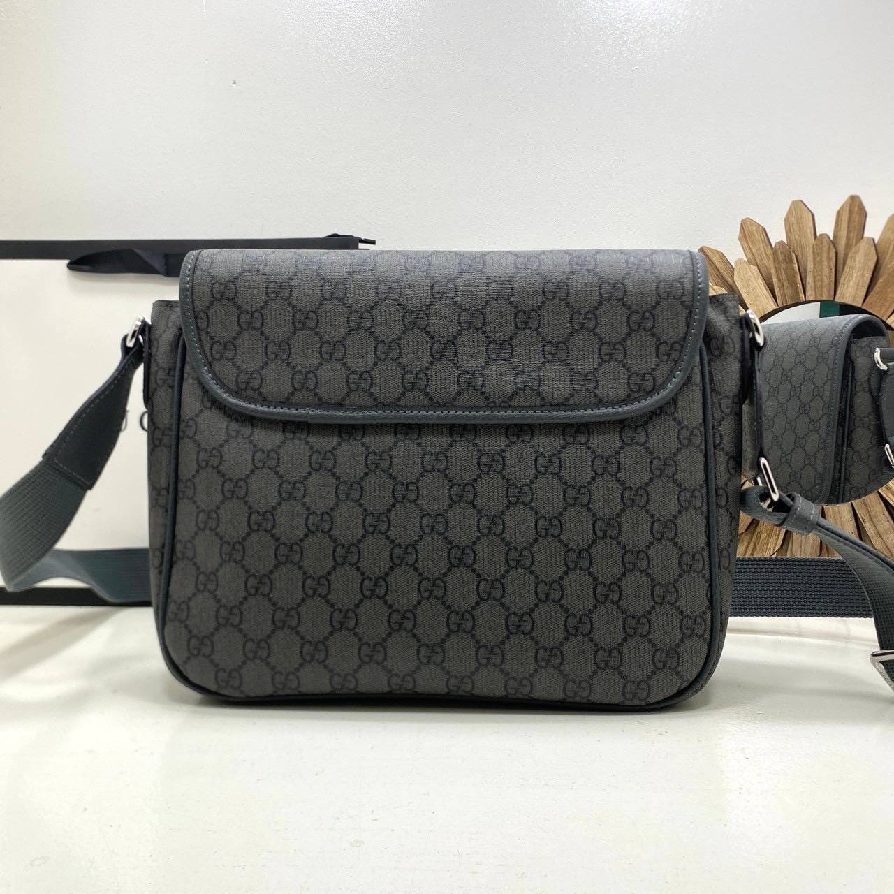 ORI หนังแท้ | GUCCI Ophidia medium messenger bag Gray กระเป๋าสะพายทรงแมสเซ็นเจอร์ Canvas GG Supreme เนื้อผ้าที่เหมาะสำหรับไลน์แอคเซสเซอรี่สำหรับผู้ชาย