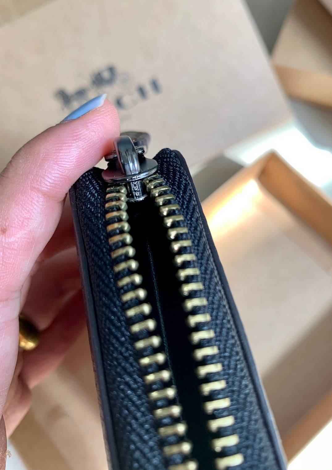 ของแท้ 💯% COACH ZIP WALLET SNOOPY LIMITED ((16122B)) พร้อมส่ง!! กระเป๋าเงินใบยาวซิปรอบ หนังแท้ลายหนังสวย