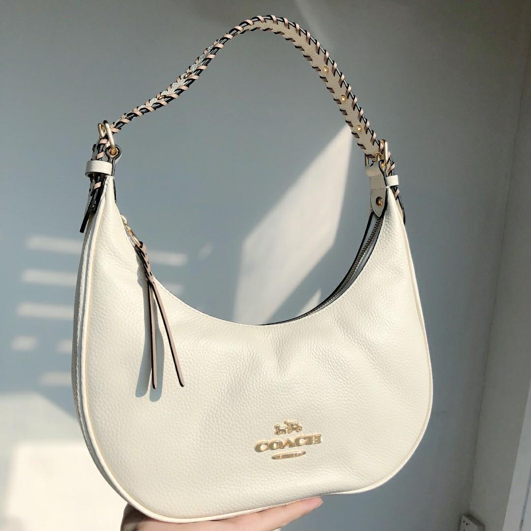 COACH BAILEY HOBO WITH WHIPSTITCH ((C4108//C1322)) พร้อมส่งที่ไทย!! สวยจริงไม่จกตาแน่นอนค่าา กระเป๋าทรงโค้ง ใช้แบบหิ้วหรือคล้องไหล่ก็ดูดี ใช้วัสดุหนังแท้ชั้นดี หนังสวยมากๆค่ะ ด้านหน้าใช้อะไหล่แบรนด์ตัวใหญ่ หรู ดูสะดุดตามีเดียว
