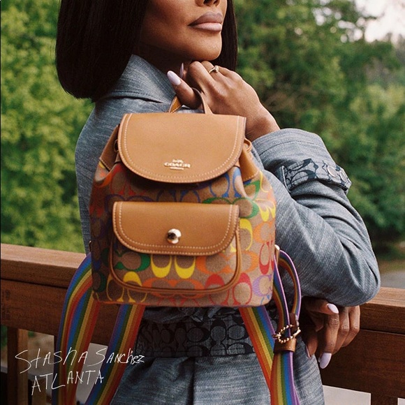 COACH PENNNIE BACKPACK IN RAINBOW SIGNATURE ((C4097)) สวยจึ้งมากแม่ ห้ามพลาด ต้องมีค่ะ! พร้อมส่งค่ะ ล่าสุด กับกระเป๋าสะพายหลังมีหูหิ้ว หนังแท้นิ่มอย่างดี ลายCทั้งใบแบบสีรุ้งสดใสมาเลย สวยมากๆค่ะ