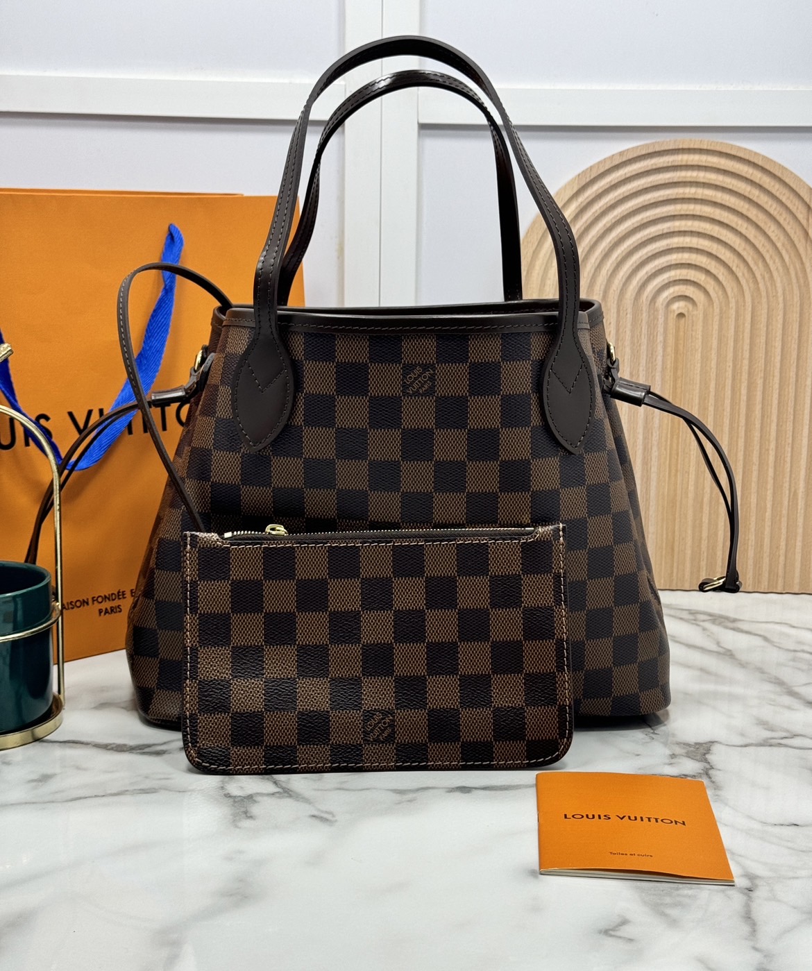 TOP ORI หนังแท้ | LV Neverfull PM bag Monogram Canvas กระเป๋าสะพายทรงโท้ท PM ดีไซน์คลาสสิกเหนือกาลเวลาเข้ากับดีเทลที่สืบทอดมายาวนาน Monogram แคนวาสแต่งขอบหนัง ดีไซน์พื้นที่ด้านในกว้างทว่าดูเพรียวบาง