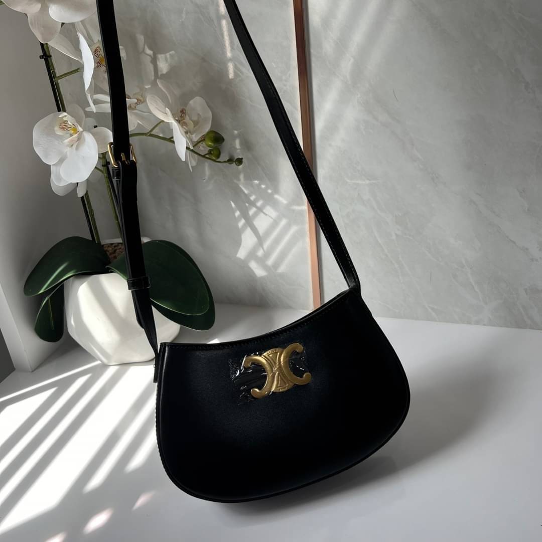 CELINE MEDIUM TILLY BAG IN SHINY CALFSKIN กระเป๋าสะพายไหล่/สะพาย คอลใหม่ทรงสวย มาแรง สวยหรูหรา