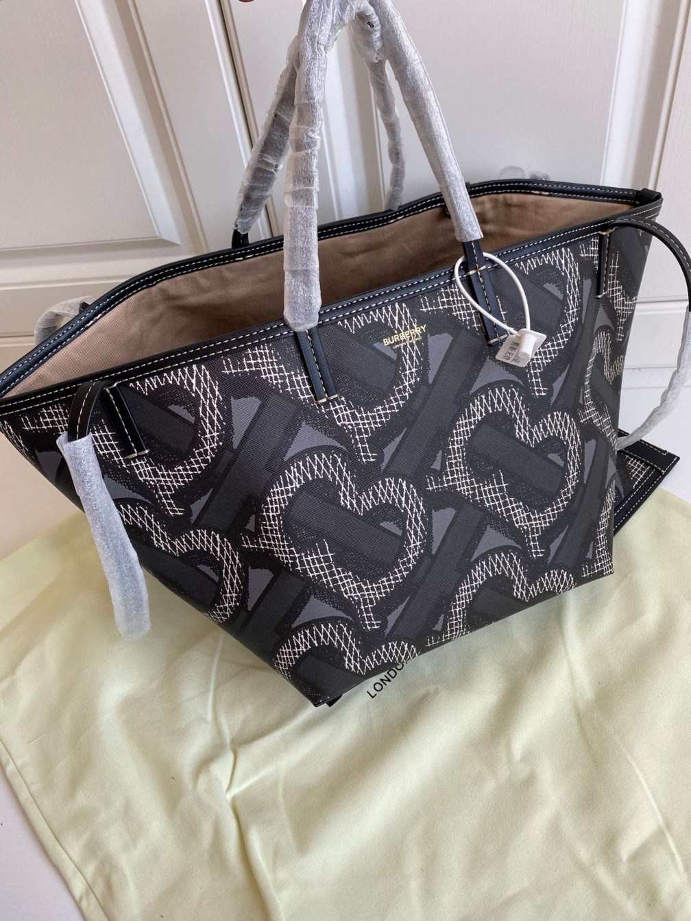 BURBERRY TOTE VINTAGE BAG VIP GIFT WITH PURCHASE (GWP) พรีเมี่ยมกิ๊ฟ Limited Edition