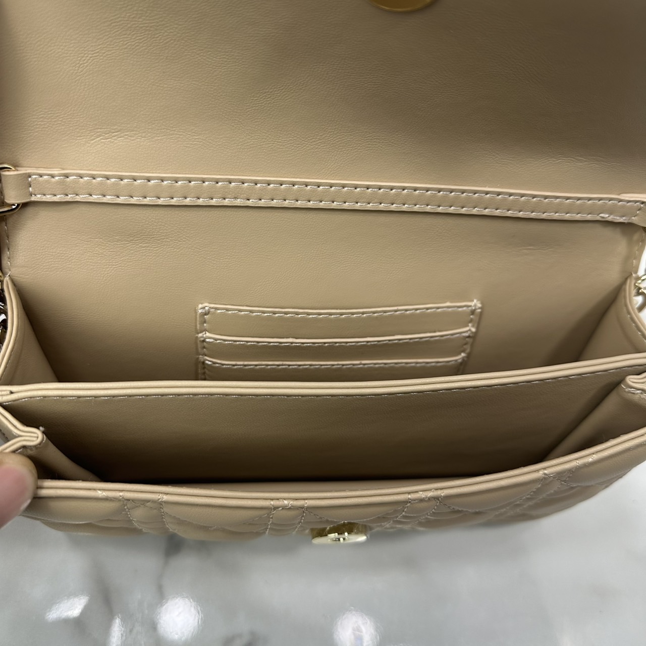 ORI หนังแท้ | My Dior Mini Bag / Dior Clutch Bag กระเป๋าสะพายทรงคลัชทันสมัย หรูหราสง่างาม จะถือหรือสะพายก็ดูดีมีระดับ กระเป๋าที่ใช้งานได้จริงใบนี้ใส่ของจำเป็นได้ครบถ้วน