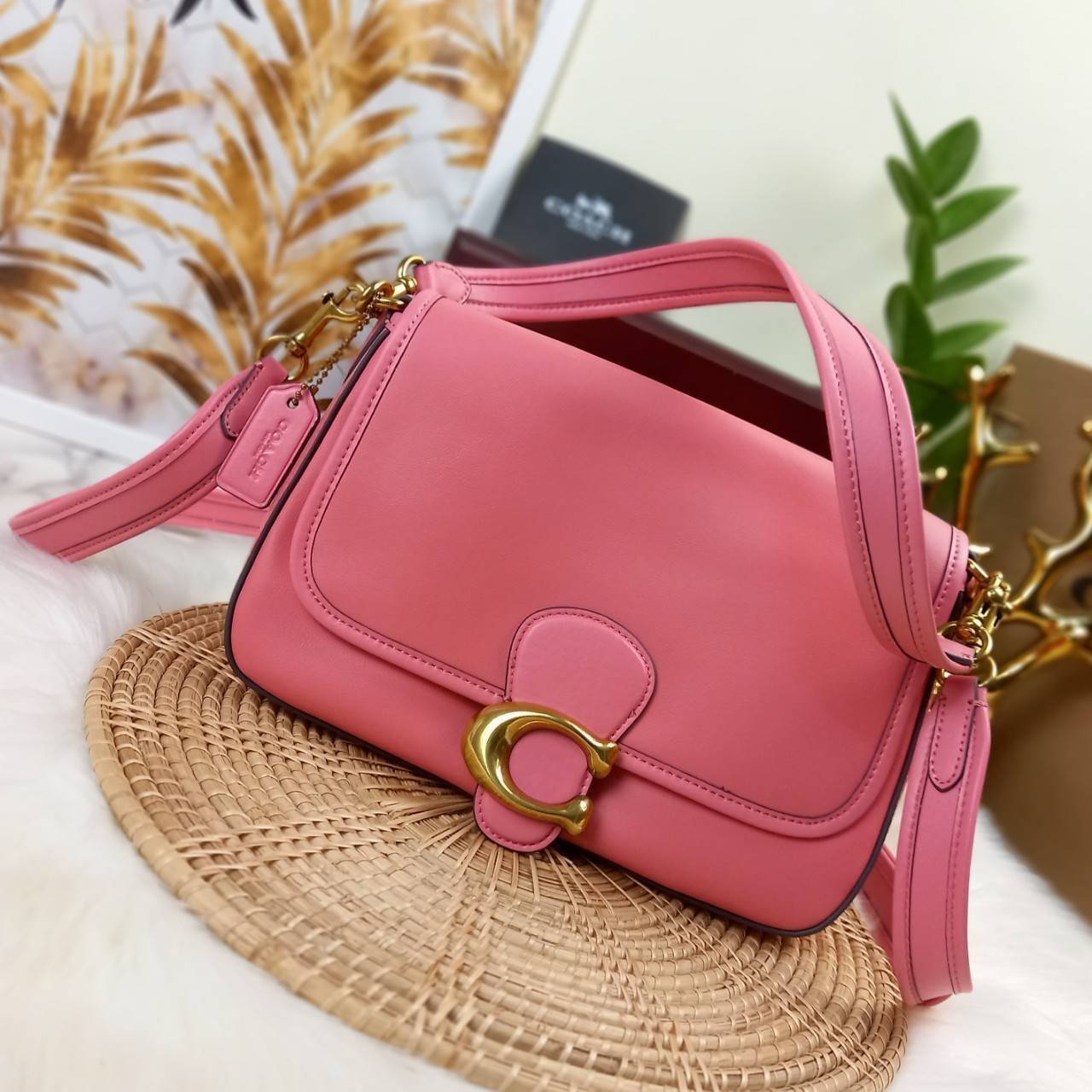 COACH SOFT TABBY SHOULDER BAG (C4823//C5261) กระเป๋าถือ กระเป๋าสะพาย ที่ใครๆก็เข้าถึงได้ หรูหรา คลาสสิค ลุคเรียบร้อย แต่ความสวยไม่น้อย! ดาเมจความลุคผู้ดีรุนแรงมาก!!เกินต้าน!!// วัสดุหนังแท้ทั้งใบ หนังเรียบ หนังนิ่มมากๆ อยู่ทรงสวยมากๆด้วย// ด้านในโล่งกว้าง