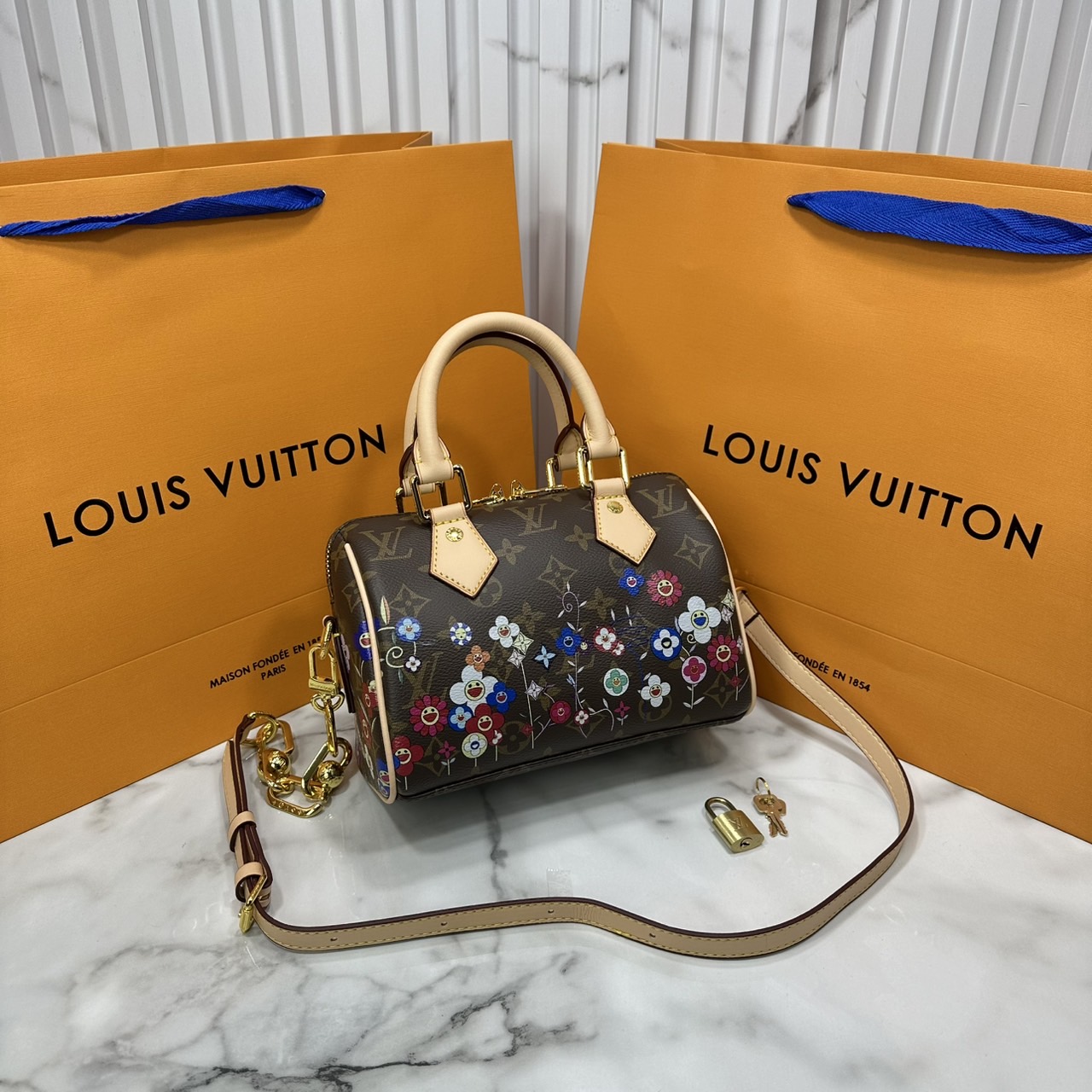 LV x TM Speedy Bandoulière 20 bag Monogram Flower กระเป๋าทรงหมอนคอลเลกชันสุดพิเศษ สวยคลาสสิกมีชีวิตชีวา สีสันสดใสสไตล์ superflat สุดไอคอนิกของ Takashi Murakami ด้วยโมโนแกรมดอกไม้หลากสี