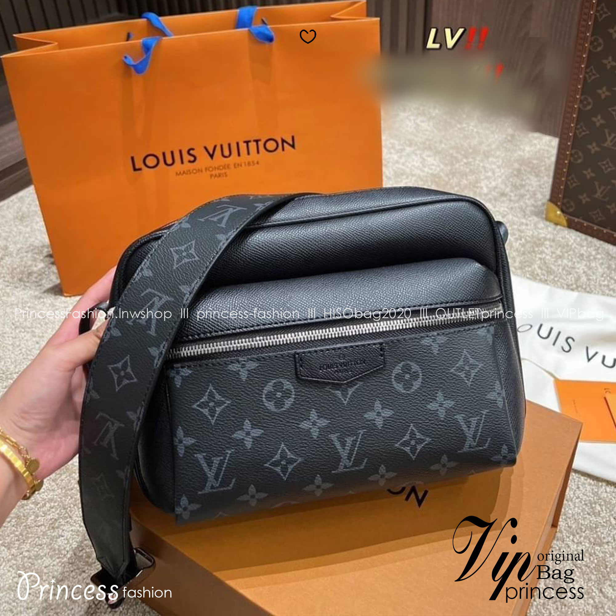LV Outdoor Messenger Bag Monogram canvas Taiga กระเป๋าสะพายทรงแมสเซ็นเจอร์หนังไทก้า พิมพ์ลายโมโนแกรมช่องหน้า สวยหรูคลาสสิก ขนาดใบกำลังดี ไอเท็มใหม่ที่สามารถใช้ได้ everyday รีบจัดก่อนใครได้เลย!