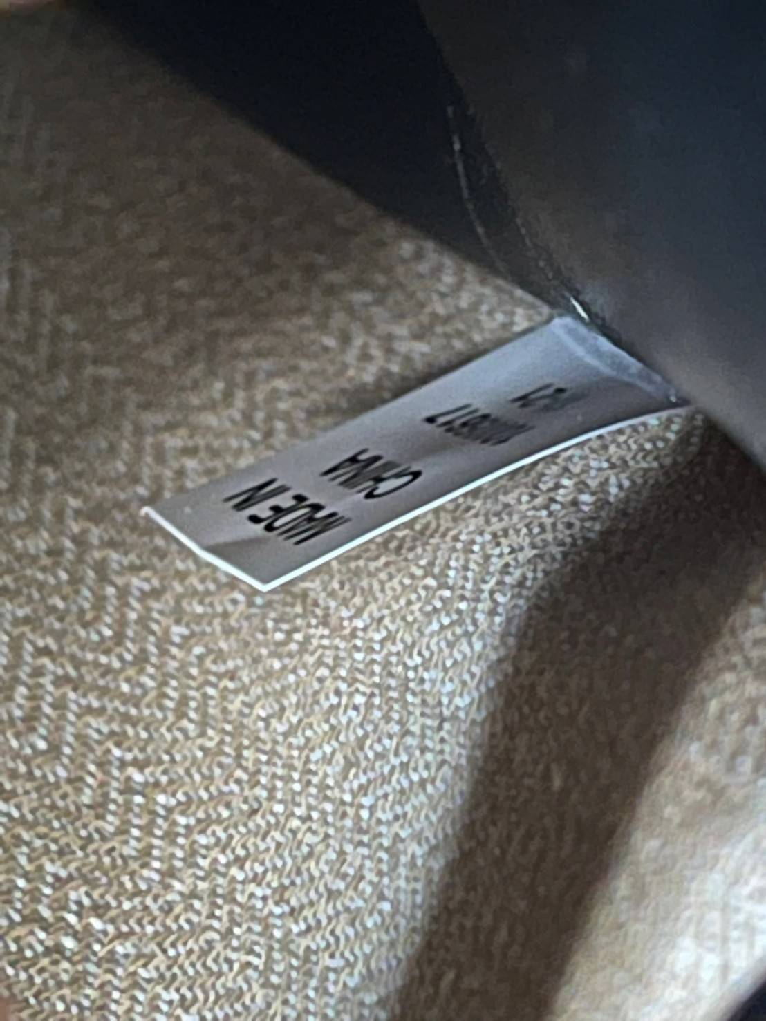 Tory burch lee radziwill pebbled small double bag กระเป๋า Lee Radziwill Double Bag สุดหรู ที่คำนึงถึงการเลเยอร์หนังและหนังกลับอย่างประณีตลงไปในงานดีไซน์ สามารถปรับปากกระเป๋าได้ 3 แบบตามต้องการ พร้อมนำเอาความเป็น American Luxury มาตีความใหม่ผ่านแง่มุมของคว