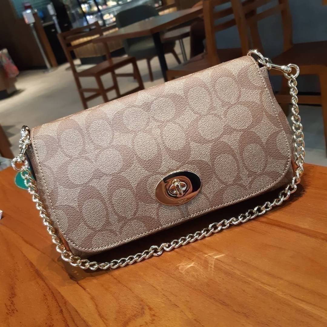 COACH F34615 MINI RUBY CROSSBODY IN SIGNATURE CANVAS ไอเท็มหายาก!! Best seller!! ยกให้น้องเลย!! 👍🎊👍💥 กระเป๋าสะพายข้างรูบี้ ทรงกะทัดรัด ไซส์กำลังดี ดีไซน์เรียบหรูในความเป็นเอกลักษณ์โค้ช ใช้งานง่าย สะดวก วัสดุหนังแคนวาสเคลือบ