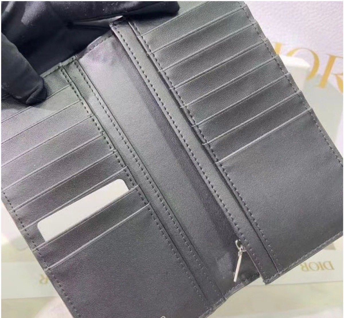 DIOR Vertical Long Wallet Dior CD Diamond Canvas กระเป๋าสตางค์ใบยาว พร้อมส่งที่ไทย ภาพสินค้าถ่ายจากงานขายจริง ใช้งานต่างประเทศได้