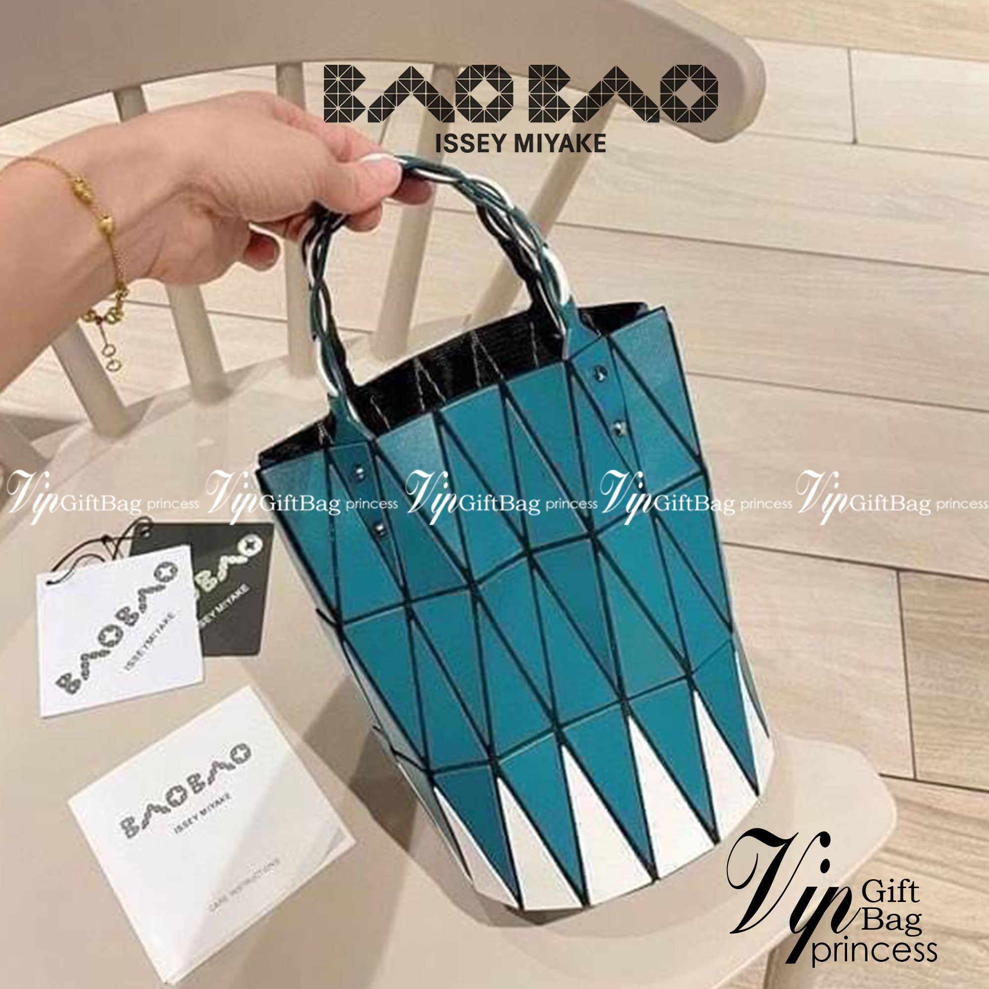BAOBAO ISSEY MIYAKE BUCKET BAG / BAOBAO BASKET / ZIG-ZAG PATTERN TRIANGLE BASKET HANDBAG ภาพสินค้าถ่ายจากงานขายจริง ใช้งานต่างประเทศได้ค่ะ