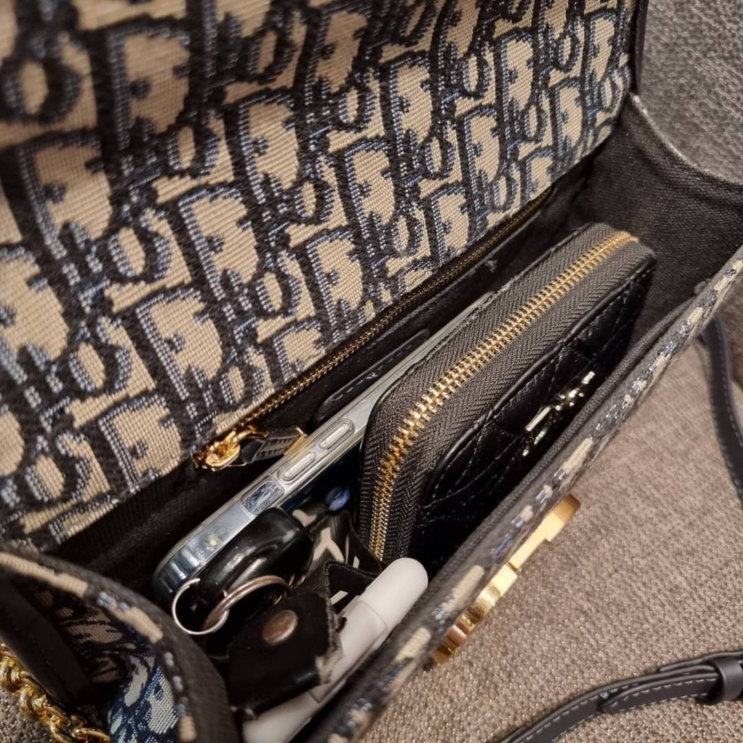 DIOR SET BAG / DIOR 30 Montaigne Bag / CD LIMITED EDITION GIFT BOX WITH GOLD STAR BOUTIQUE SET พร้อมเสิร์ฟครบชุด แรร์ไอเท็ม ที่ถูกรวมไว้ในหนึ่งเดียว กับ gift box limited จัดให้ทั้งกระเป๋าสะพายสุดหรู กระเป๋าสตางค์ใบสั้นรุ่นคลาสสิค ribbon เข้าเซ็ท และ gold 