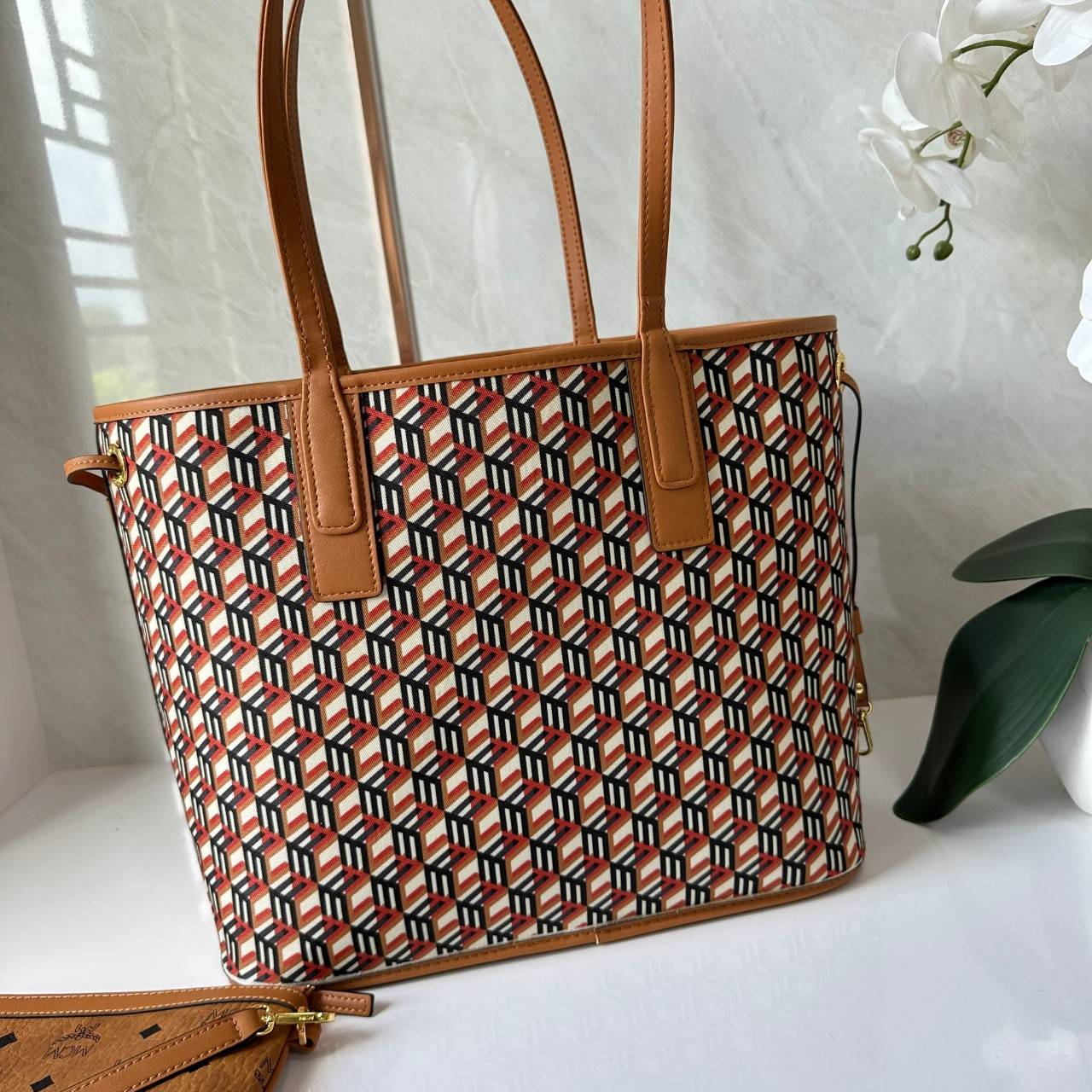 M.C.M MEDIUM REVERSIBLE LIZ SHOPPER IN VISETOS / M.C.M Tote Bag กระเป๋าทรงโท้ทใบใหญ่ เกรดท็อปออริ สลับแท้ 1:1 เกรดดีสุด ใช้ต่างประเทศได้