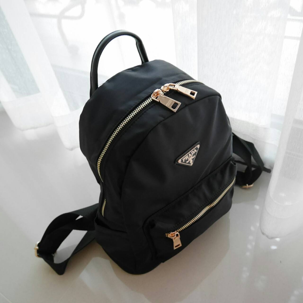 Don't Miss! กลายเป็นรุ่นยอดฮิต ไปแล้วคะ สำหรับ PRADA NYLON MINI BACKPACK กระเป๋าสะพายเป้ Size mini พรีเมี่ยมกิ้ฟจากเคาน์เตอร์ต่างประเทศรุ่น Limited edition ที่ฮ๊อตสุดๆ วัสดุเป็น Nylon เนื้อหนาคุณภาพดีตขนาดกะทัดรัดกำลังดี น้ำหนักเบา ด้านหน้ามาพร้อมโลโ