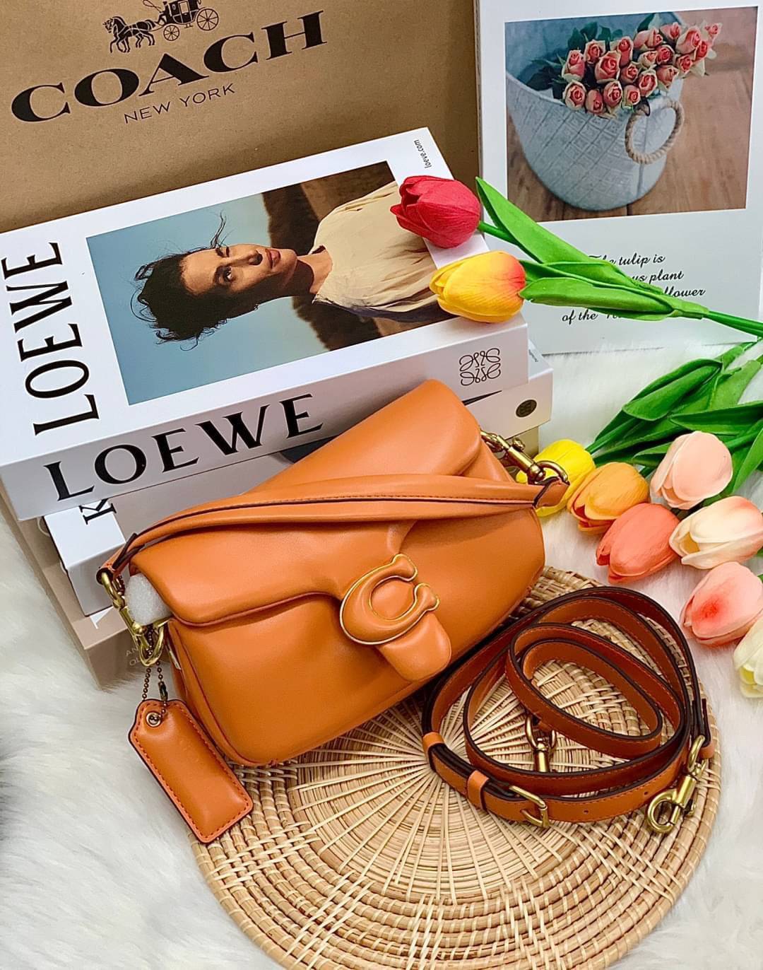 สีที่ขายดีที่สุด เหลือจากจองไม่กี่ใบนะคะ😁 COACH PILLOW TABBY SHOULDER BAG 18 ((C3880)) พร้อมส่งที่ไทย คุณภาพเกินราคา! กระเป๋าหิ้ว//สะพายแบบครอสบอดี้ร์ 🔺หนัง nappa หนานิ่ม นุ่มมากๆ รุ่นใหม่ล่าสุดค่ะ!