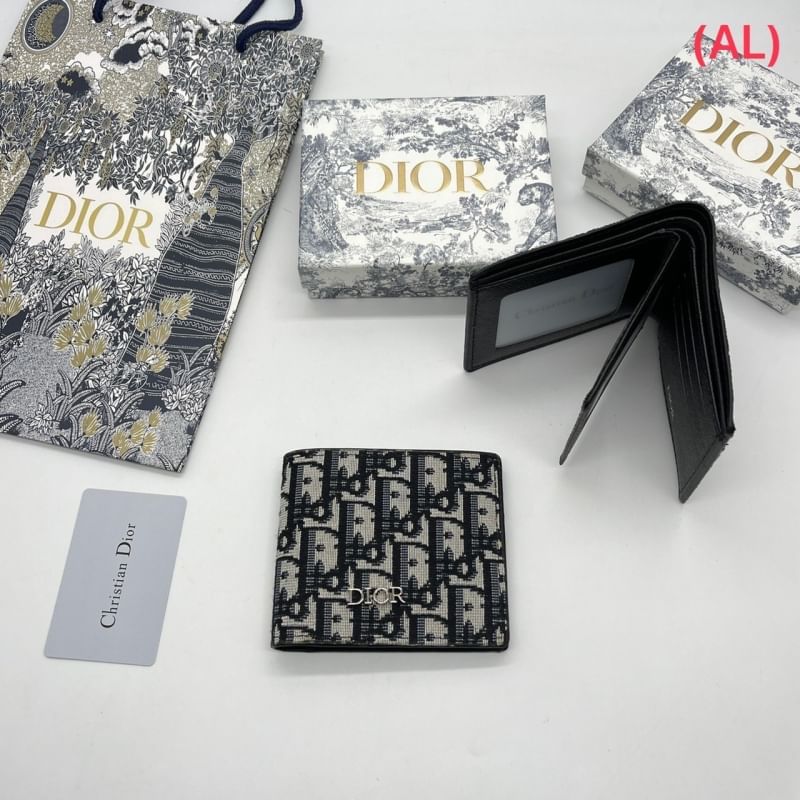 DIOR Bifold Short Wallet Oblique Jacquard กระเป๋าสตางค์ใบสั้น ผ้าแจ็คการ์ดสวยงามคลาสสิก ประดับอะไหล่ชื่อแบรนด์ โทนสีใช้งานง่าย คลาสิกตามแบบฉบับแบรนด์ ไอเท็มที่ท่านชายห้ามพลาดค่ะ