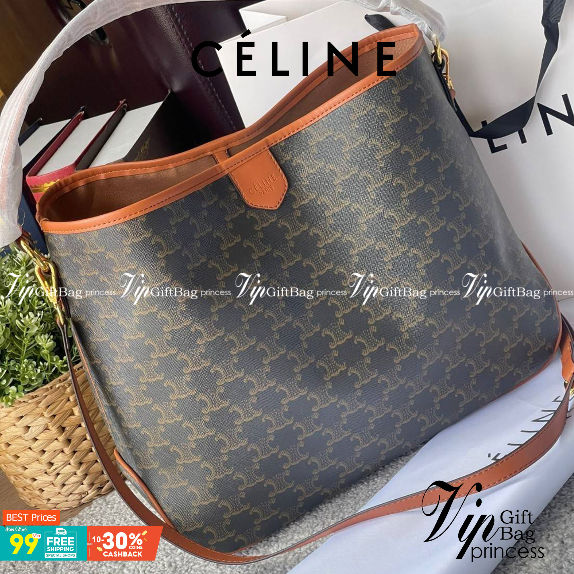 Celine Triomphe Large Shoulder Bag กระเป๋าสะพายรุ่นนี้ก็เป็นอีกหนึ่งใบที่คุ้มค่าคุ้มราคามากสำหรับสาวๆที่ชอบพกพาสิ่งของเยอะ เพราะมีฐานที่ขนาดกว้างเลยทีเดียว ด้วยดีไซน์กึ่งทางการ กึ่งลำลอง จึงใช้งานได้หลายโอกาส ลายtriompheที่โดดเด่นเป็นเอกลักษณ์ หรูหราดูแพง