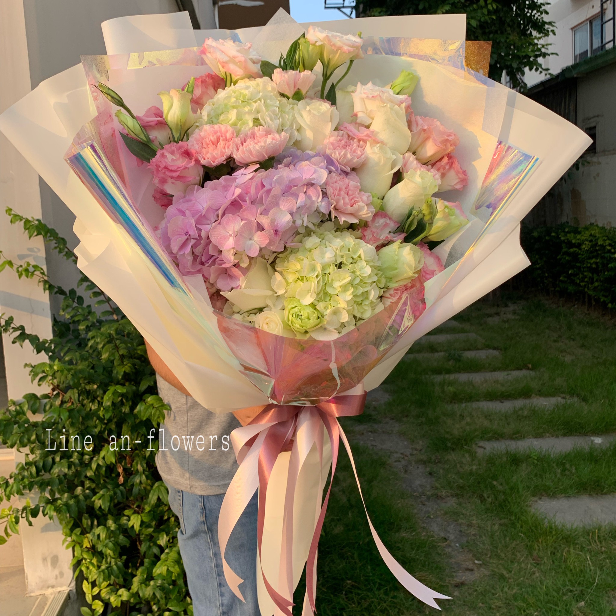 ช่อกุหลาบขาวชมพู