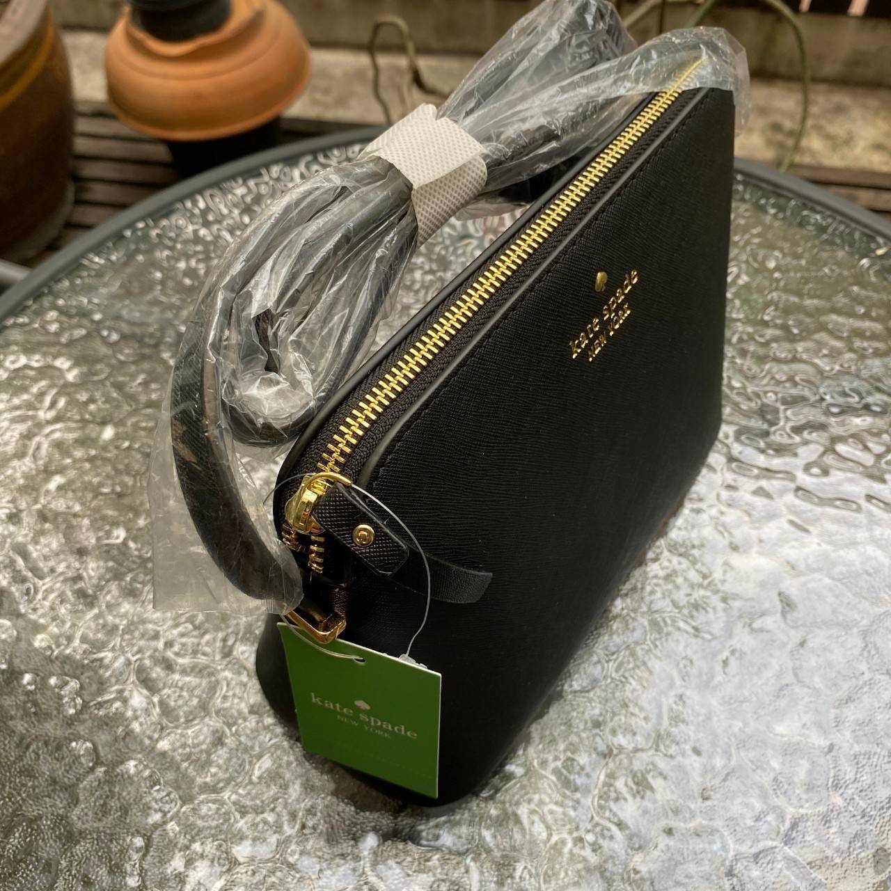 ของแท้ 💯% KATE SPADE CEDAR STREET MANDY BAG กระเป๋าสะพายรุ่นยอดนิยม สุดฮิต กระเป๋าขนาดน่ารัก วัสดุ saffiano ด้านหน้าประดับด้วยโลโก้แบรนด์สีทองสุดหรู