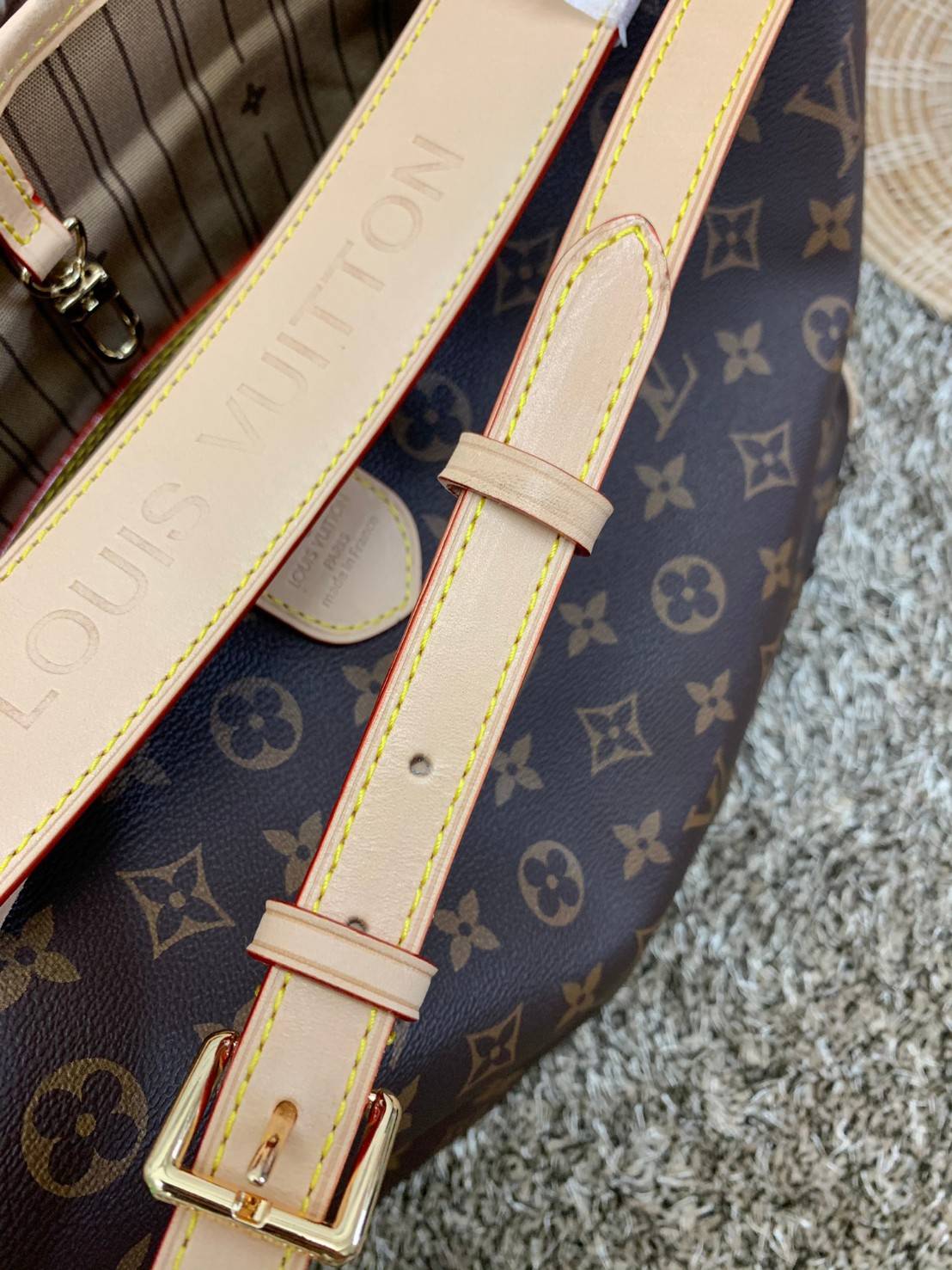 ชอบๆใบใหญ่ ใส่ได้เยอะจริงๆค่าา!! LOUIS VUITTON MONOGRAM DELIGHTFUL ((M)) ((PREMIUM GIFT LV)) พร้อมส่งค่ะสาวๆ กระเป๋าทรงสูง ใบใหญ่ หนังแกะสังเคราห์ นิ่มสวย ขอบหนังขัดสีธรรมชาติ((พื้นผิวจะมีสีดำๆ)) หูหิ้วปั้มโลโก้LV สวย