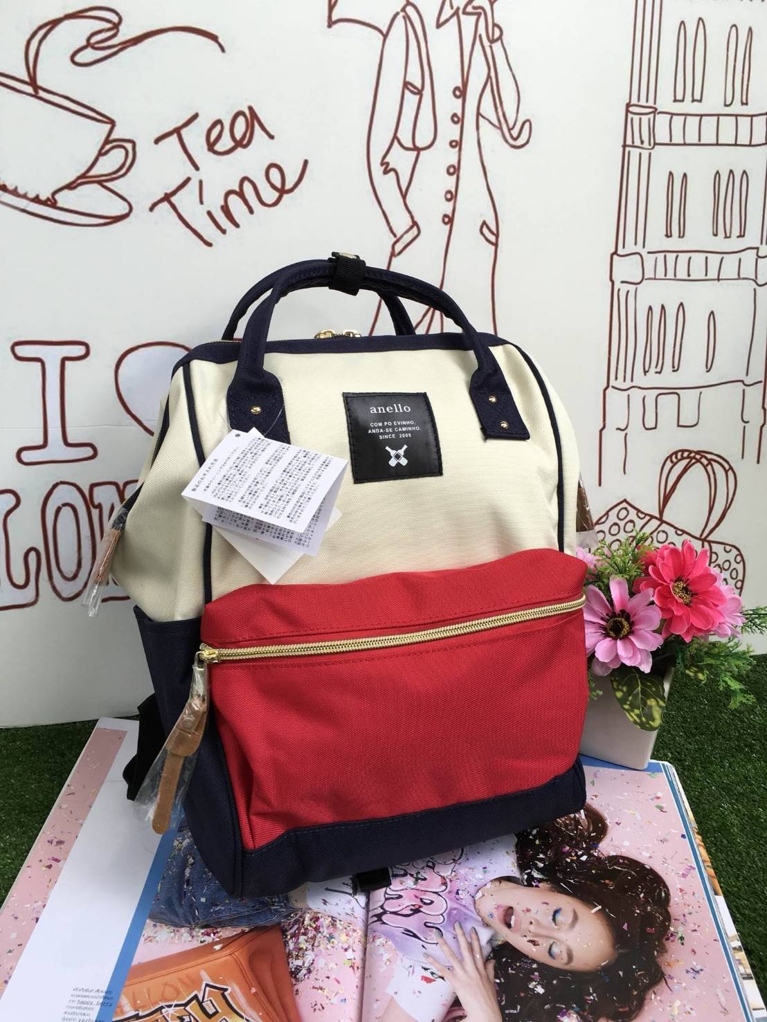 ANELLO POLYESTER CANVAS RUCKSACK รุ่นมินิ แบรนด์ดังสุดฮิตที่กำลังดังในประเทศญี่ปุ่น กระเป๋าเป้สไตล์คาวาอิ รูปทรงแปลกใหม่มีสไตล์เป็นของตัวเอง วัสดุผ้าแคนวาส ปากกระเป๋ากว้างมีโครง ง่ายสำหรับเวลาใส่สัมภาระ ภายในมีช่องเล็กและช่องใหญ่ใช้งานง่าย เปิดปิดด้วยซิปค