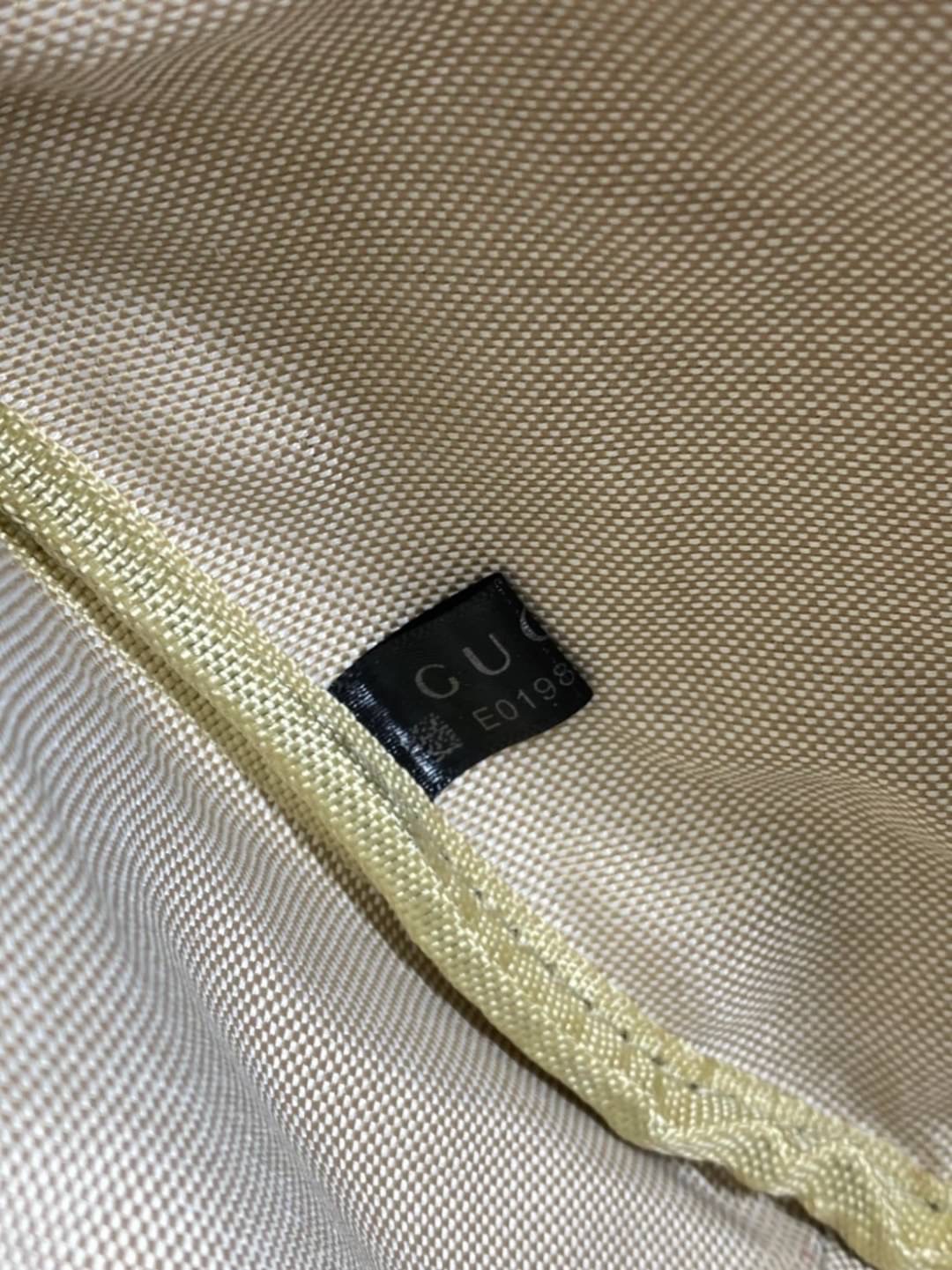 หนังแท้ GUCCI Belt Bag / GG Belt Bag / GG Supreme Belt Bag ไอเท็มที่หนุ่มๆเรียกร้อง กระเป๋าคาดอก/คาดเอว สายสะพายปรับได้ สายสปอร์ต สายแคมป์ปิ้ง หรือจะสายไหน ใบนี้ตอบโจทย์ทุกลุค ง่ายๆเท่ๆ สุดคุ้ม!! ภาพสินค้าถ่ายจากงานขายจริง ใช้งานต่างประเทศได้ค่ะ